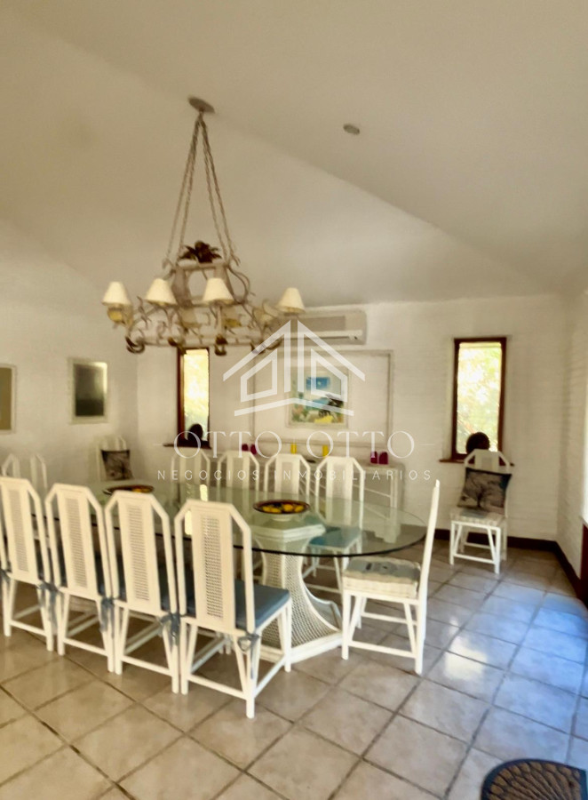 Casa ID.24091 - Hermosa casa en venta en Punta del Este, a 50mts del Mar, Mansa 