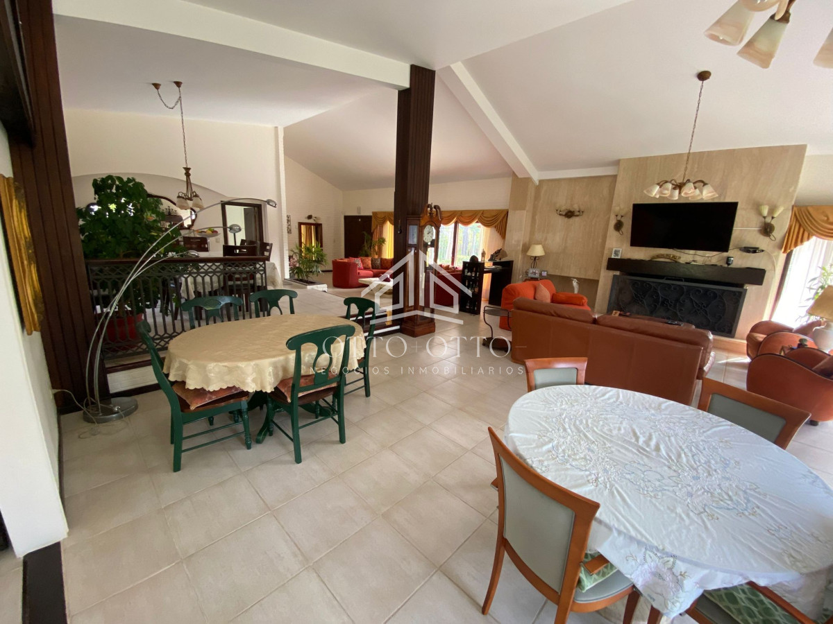 Casa ID.4392 - Casa en venta Lugano 5 dormitorios