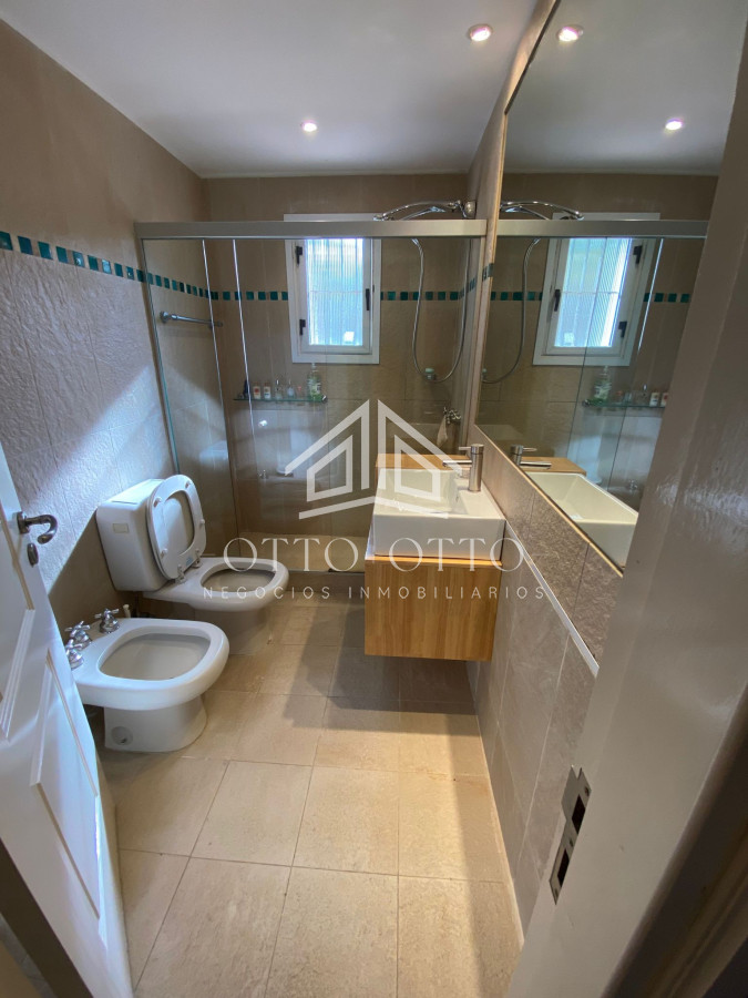 Casa ID.4392 - Casa en venta Lugano 5 dormitorios
