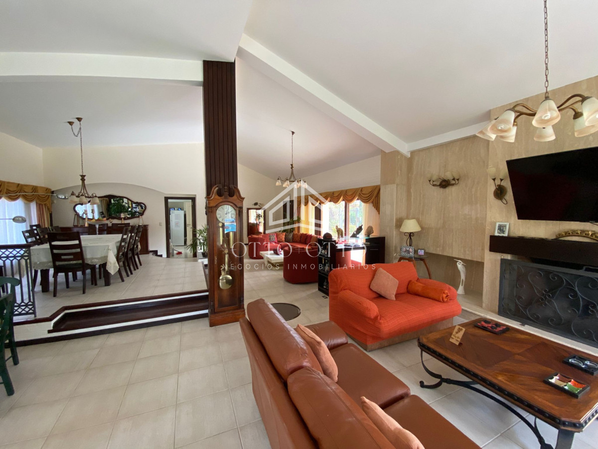 Casa ID.4392 - Casa en venta Lugano 5 dormitorios