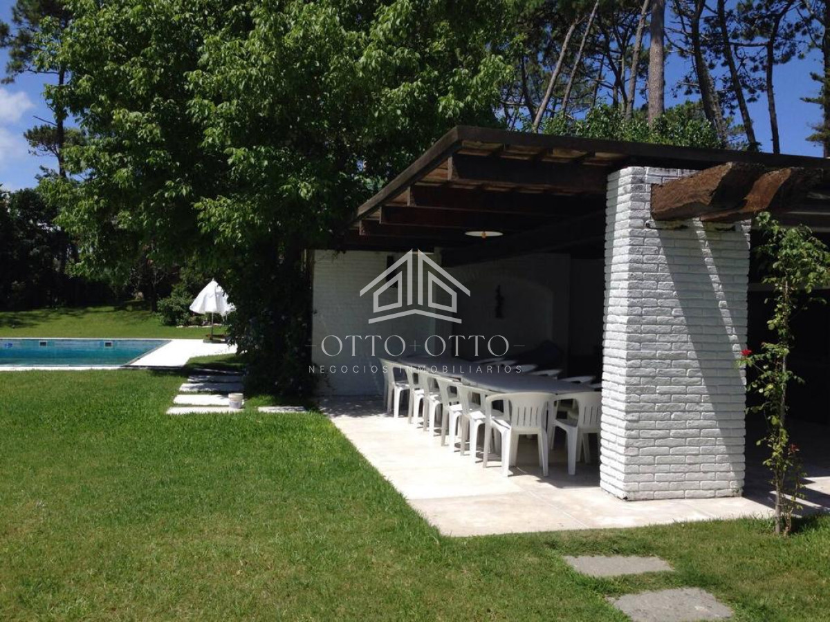 Casa ID.24387 - Casa en venta 6 dorm playa Mansa