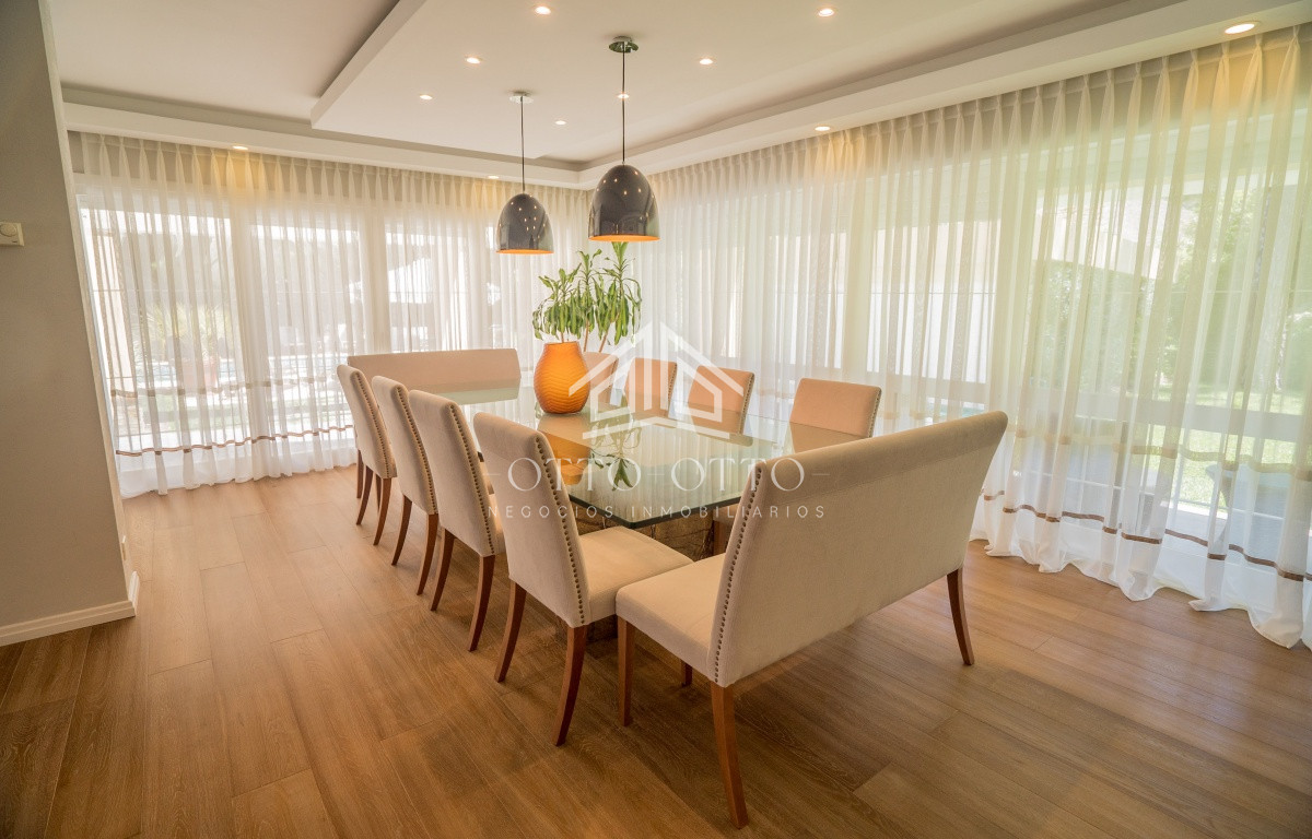 Casa ID.556 - Casa en venta y alquiler temporario Playa Mansa 6 dormitorios