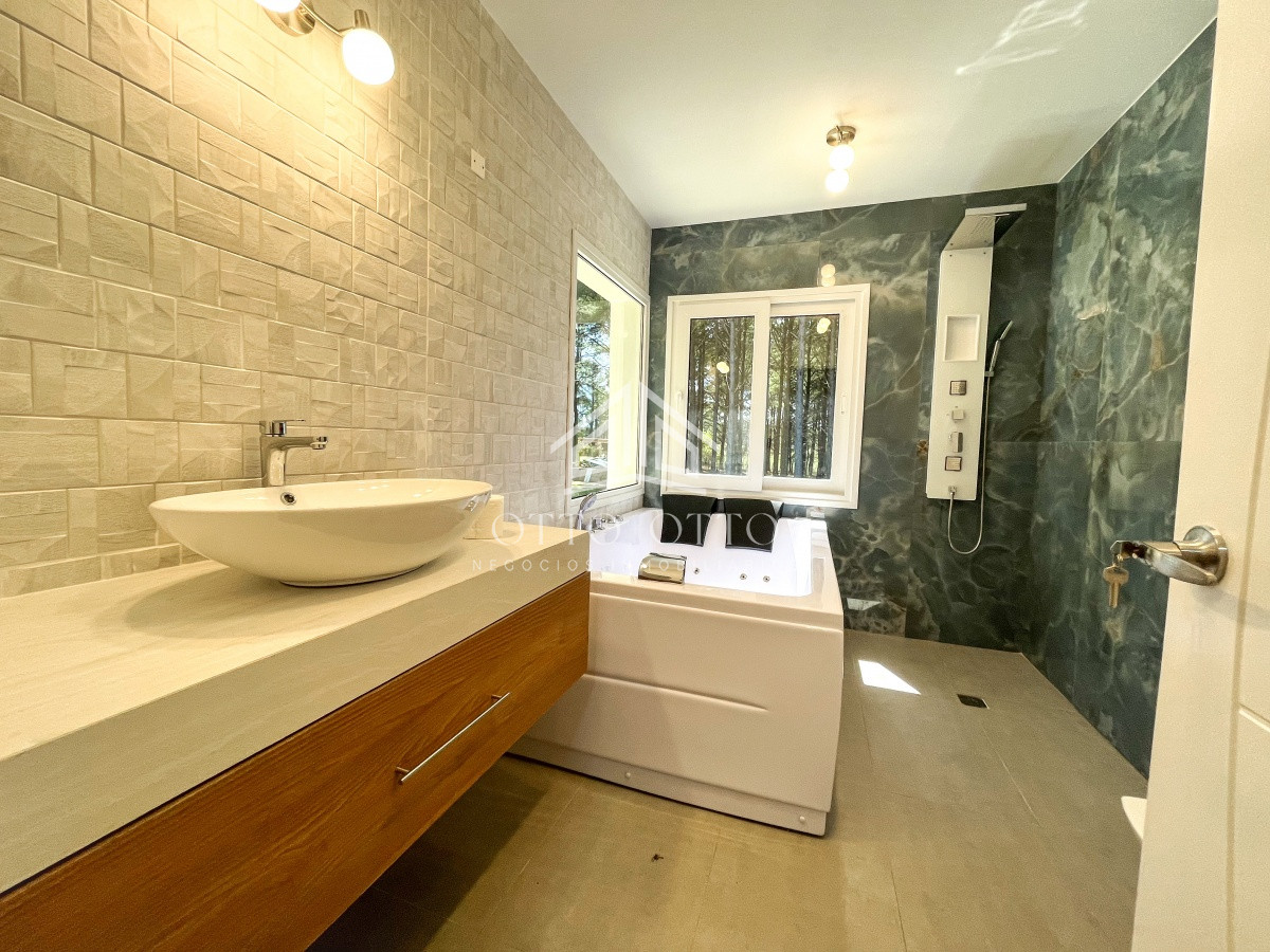 Casa ID.26338 - Casa en venta de 3 dormitorios y 3 baños, Chacras del Pinar