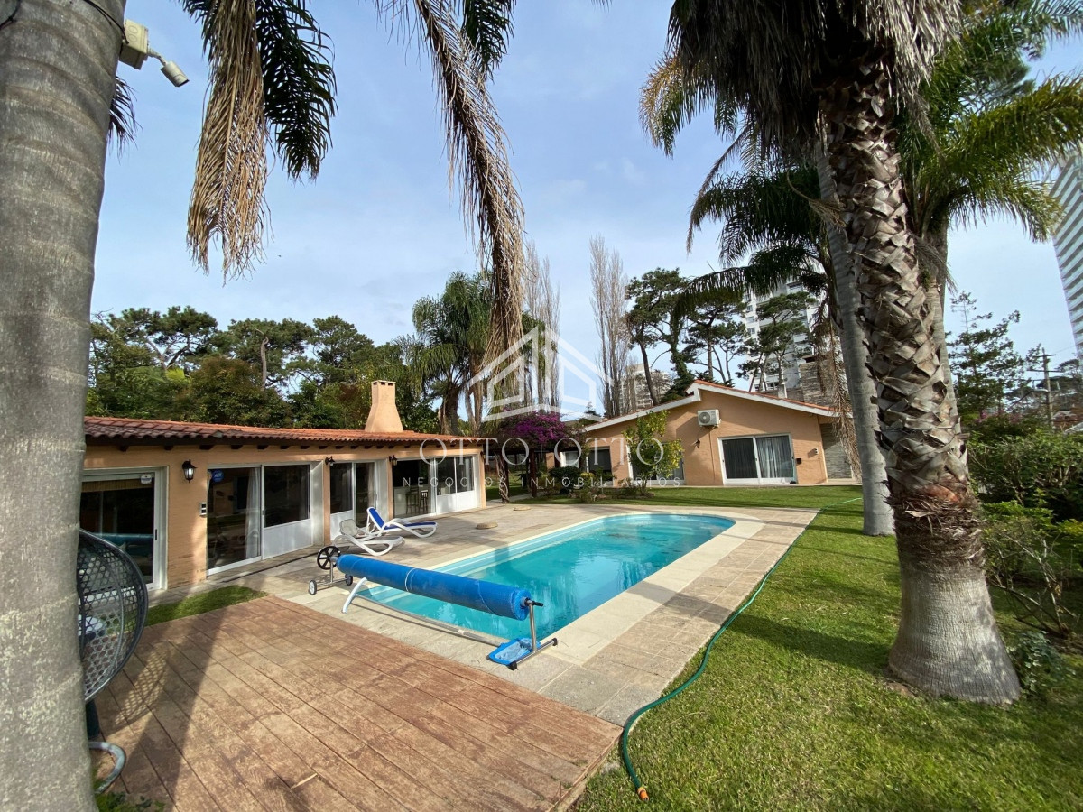 Casa ID.4392 - Casa en venta Lugano 5 dormitorios