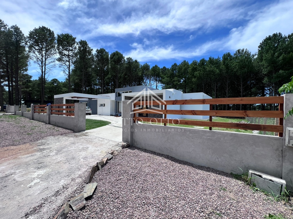 Casa ID.26338 - Casa en venta de 3 dormitorios y 3 baños, Chacras del Pinar