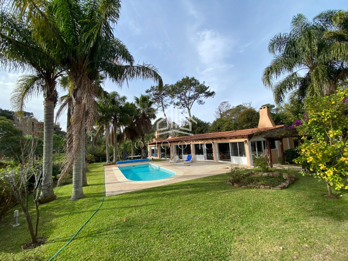 Casa ID.4392 - Casa en venta Lugano 5 dormitorios