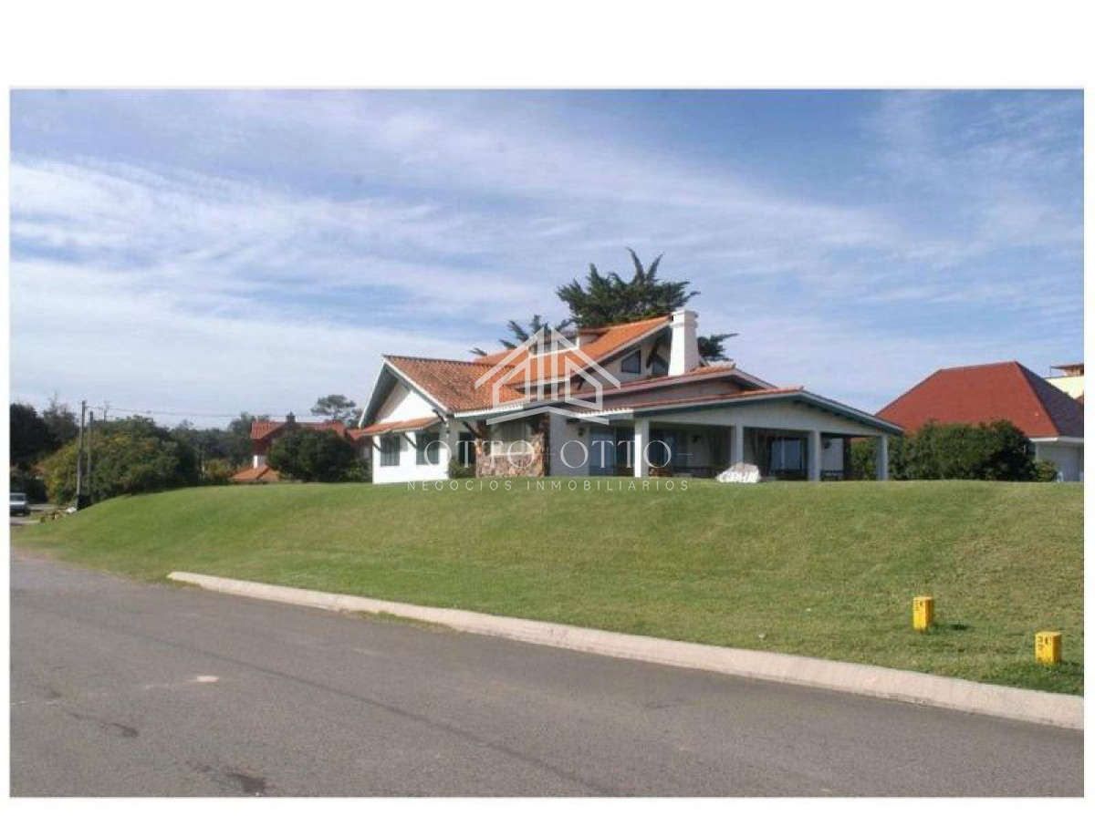 Casa ID.1263 - Casa en venta y alquiler temporario Playa Mansa 6 dormitorios