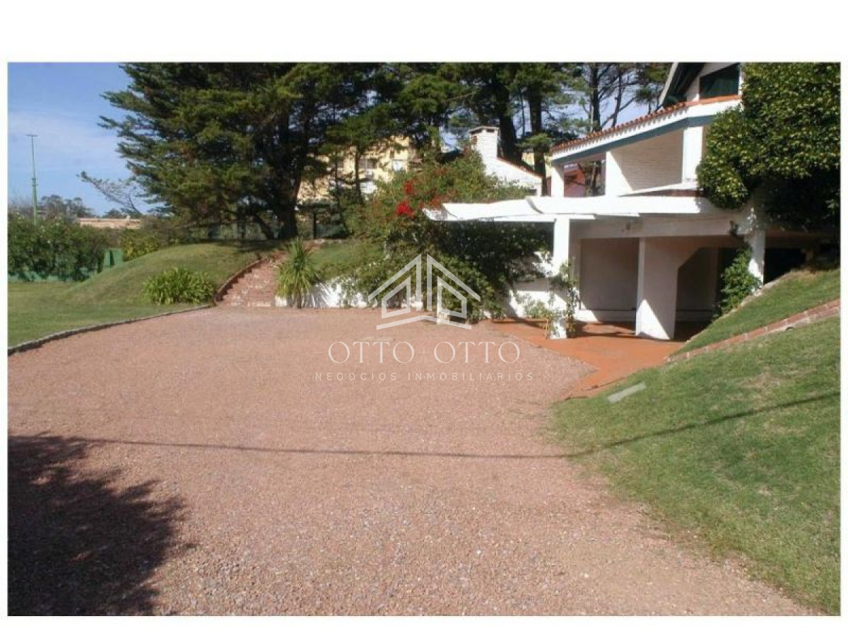 Casa ID.1263 - Casa en venta y alquiler temporario Playa Mansa 6 dormitorios