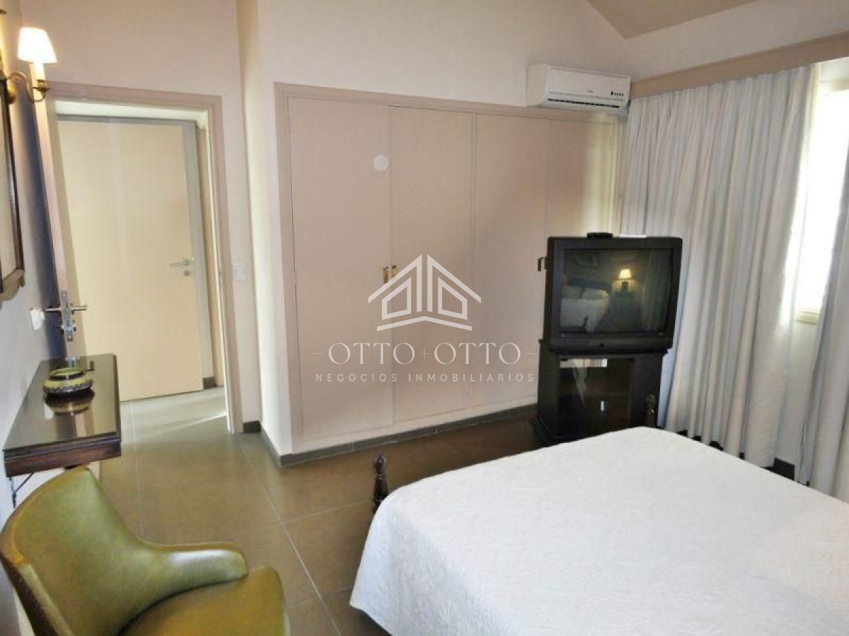 Casa ID.36 - Casa en venta y alquiler temporario Playa Mansa primera fila 4 dormitorios