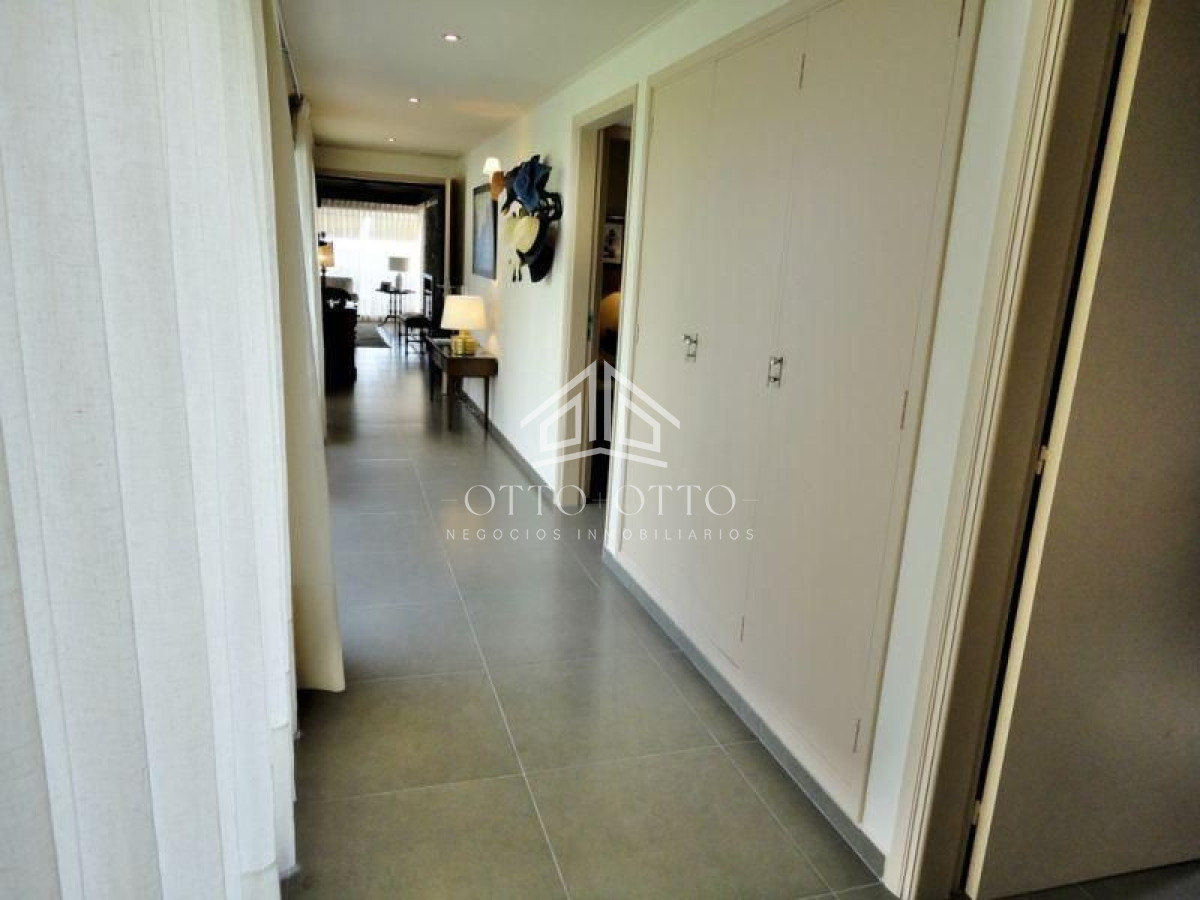 Casa ID.36 - Casa en venta y alquiler temporario Playa Mansa primera fila 4 dormitorios