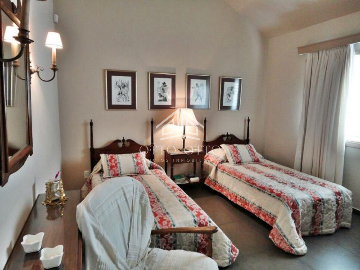 Casa ID.36 - Casa en venta y alquiler temporario Playa Mansa primera fila 4 dormitorios