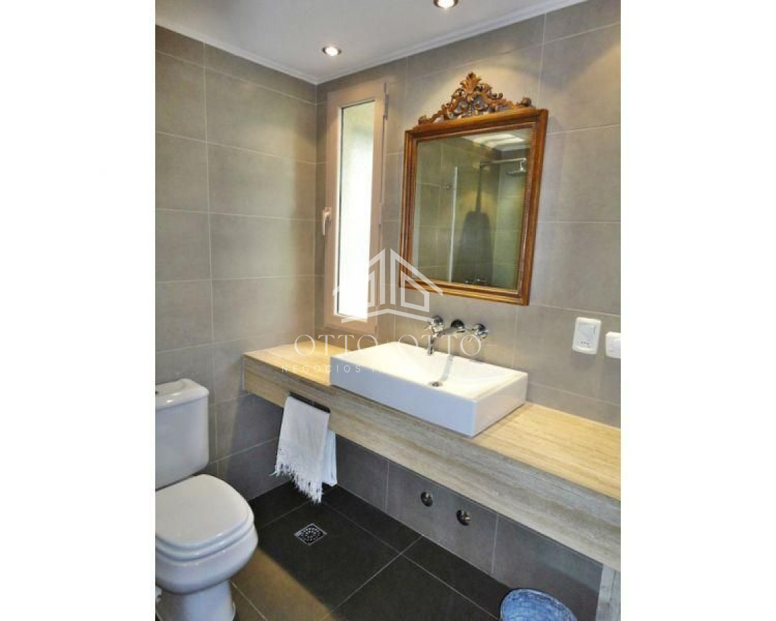 Casa ID.36 - Casa en venta y alquiler temporario Playa Mansa primera fila 4 dormitorios