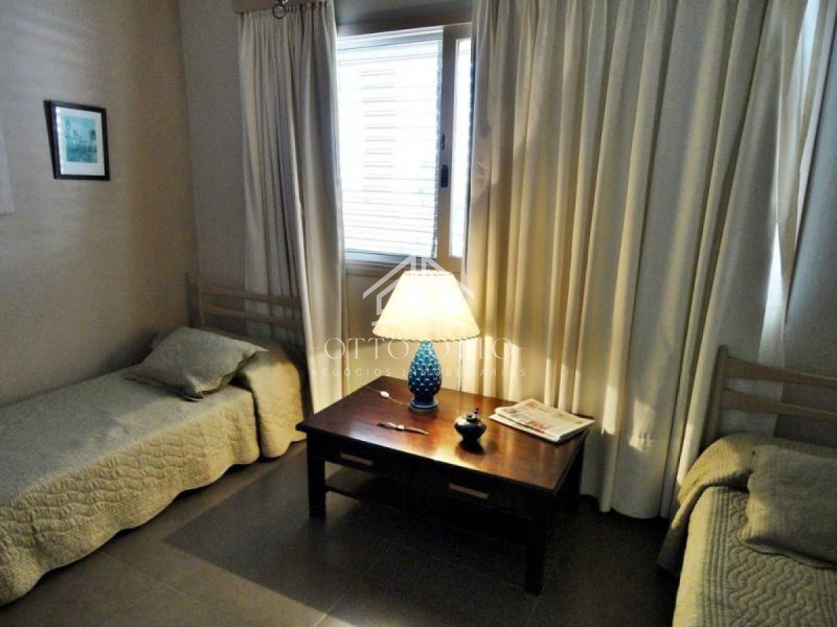 Casa ID.36 - Casa en venta y alquiler temporario Playa Mansa primera fila 4 dormitorios