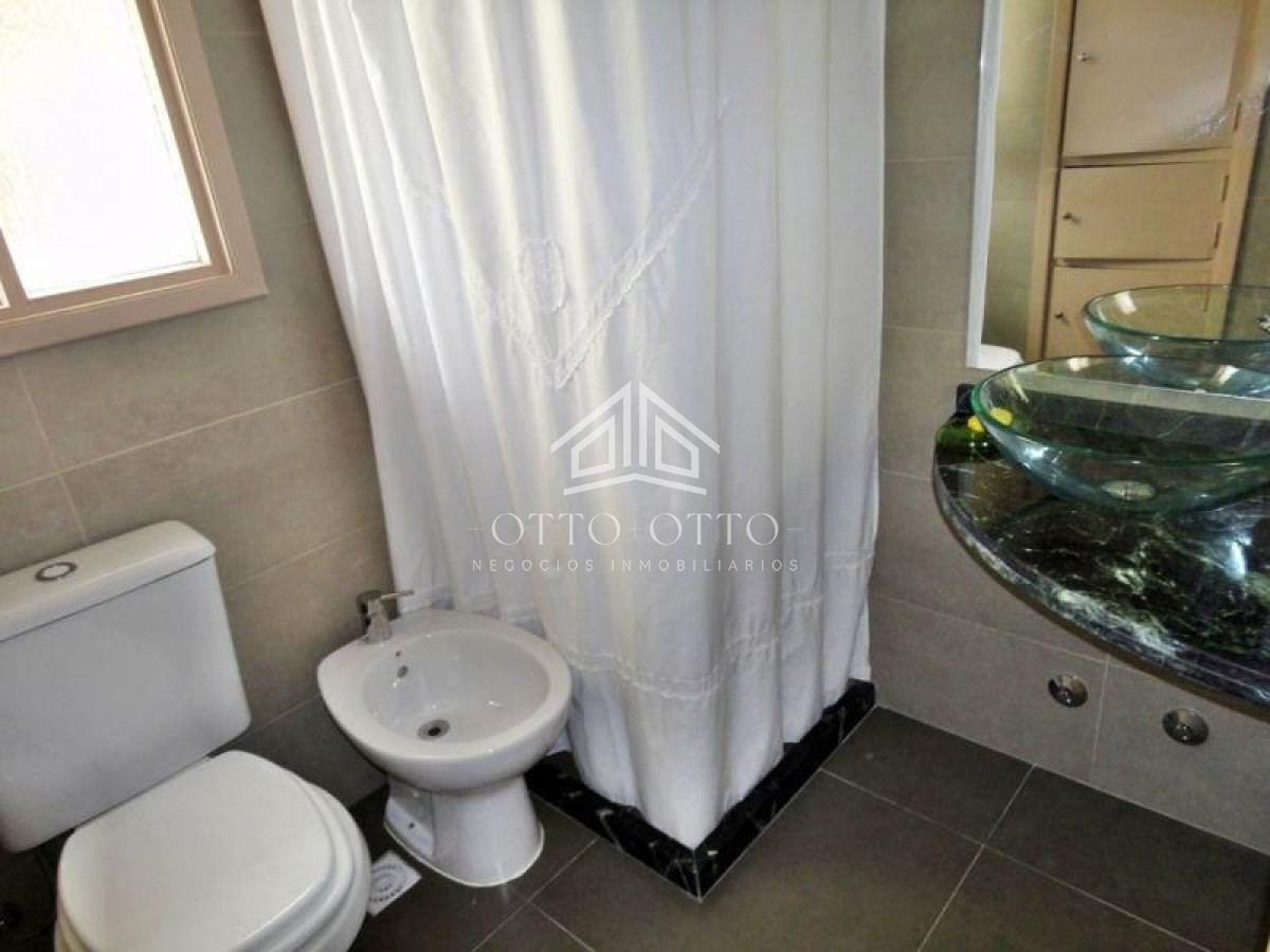 Casa ID.36 - Casa en venta y alquiler temporario Playa Mansa primera fila 4 dormitorios