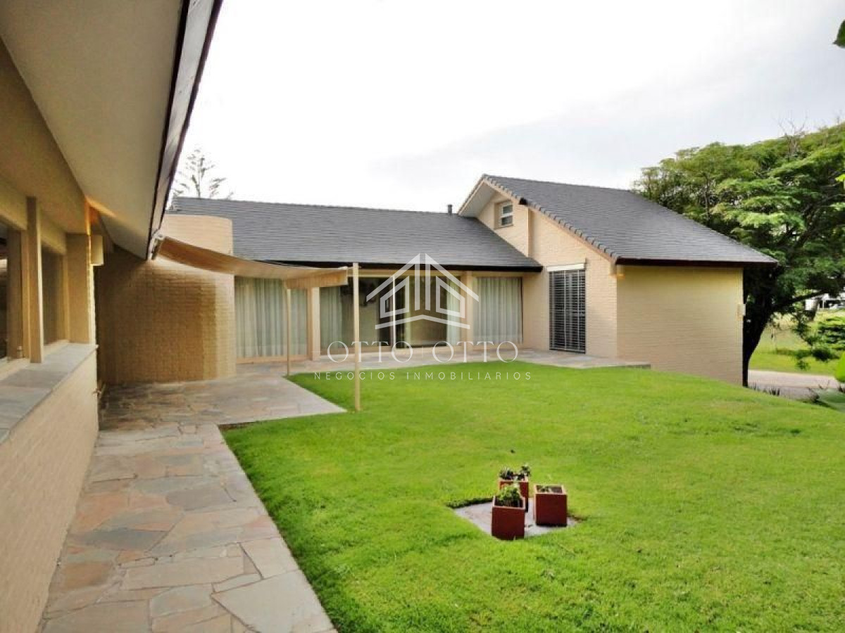 Casa ID.36 - Casa en venta y alquiler temporario Playa Mansa primera fila 4 dormitorios