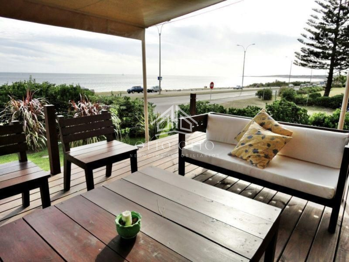 Casa ID.36 - Casa en venta y alquiler temporario Playa Mansa primera fila 4 dormitorios
