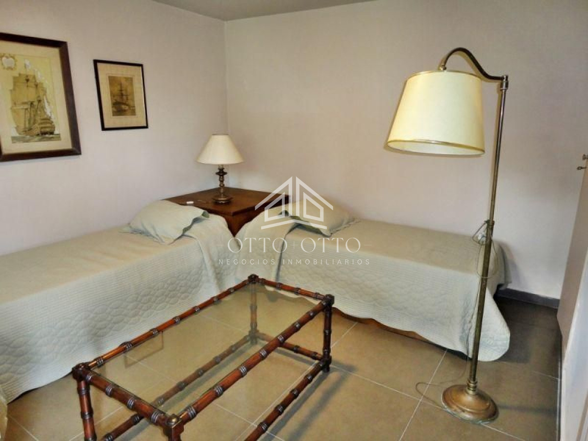 Casa ID.36 - Casa en venta y alquiler temporario Playa Mansa primera fila 4 dormitorios