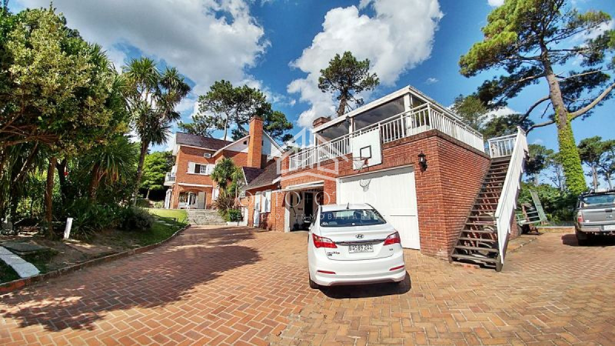 Casa ID.4431 - Casa en venta Playa Mansa  7 dormitorios 