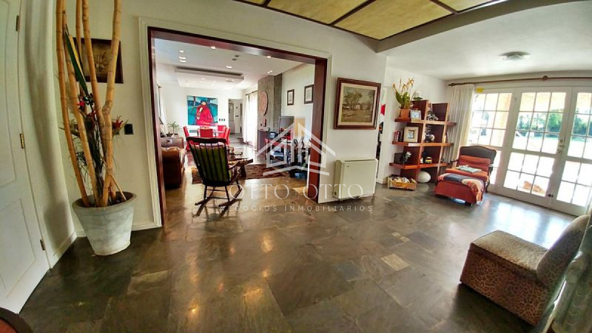 Casa ID.4431 - Casa en venta Playa Mansa  7 dormitorios 