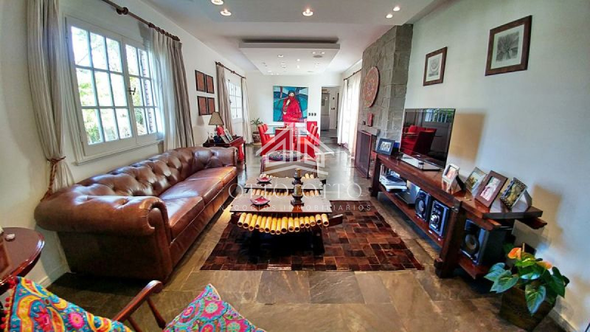 Casa ID.4431 - Casa en venta Playa Mansa  7 dormitorios 