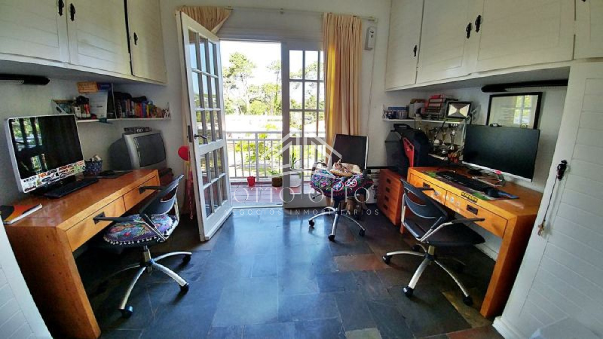 Casa ID.4431 - Casa en venta Playa Mansa  7 dormitorios 