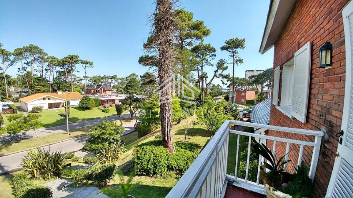 Casa ID.4431 - Casa en venta Playa Mansa  7 dormitorios 