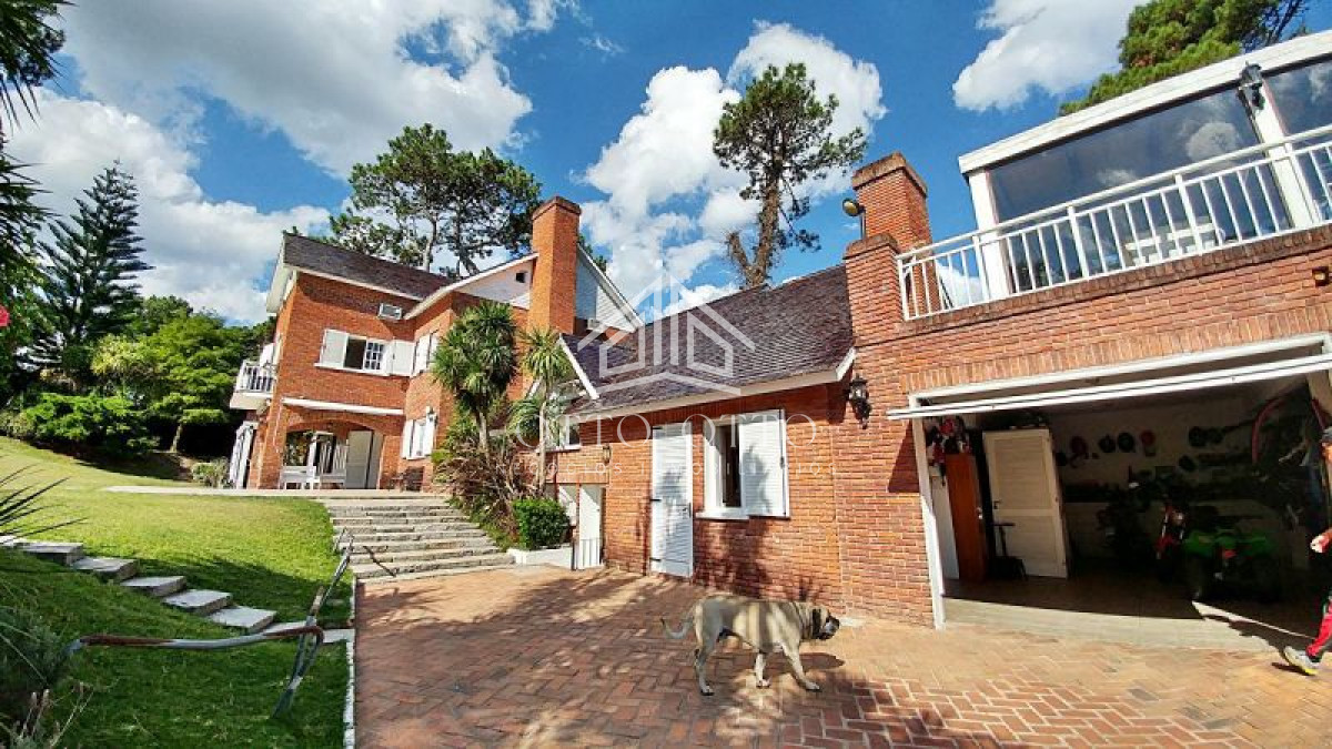 Casa ID.4431 - Casa en venta Playa Mansa  7 dormitorios 
