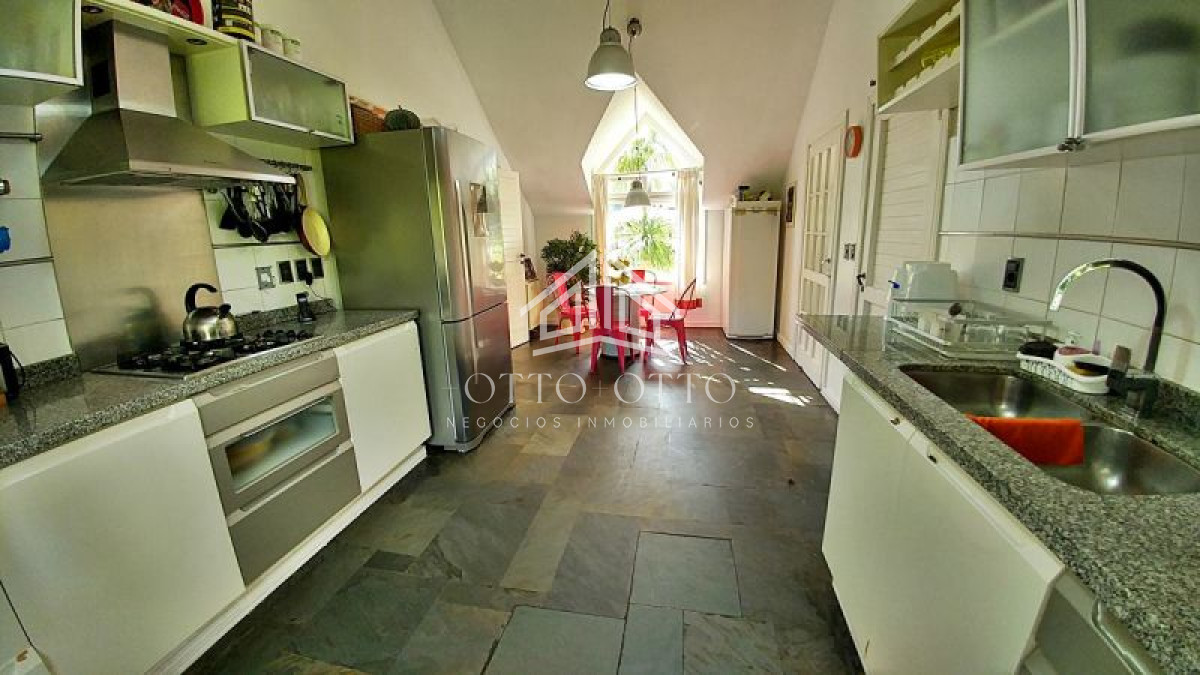 Casa ID.4431 - Casa en venta Playa Mansa  7 dormitorios 