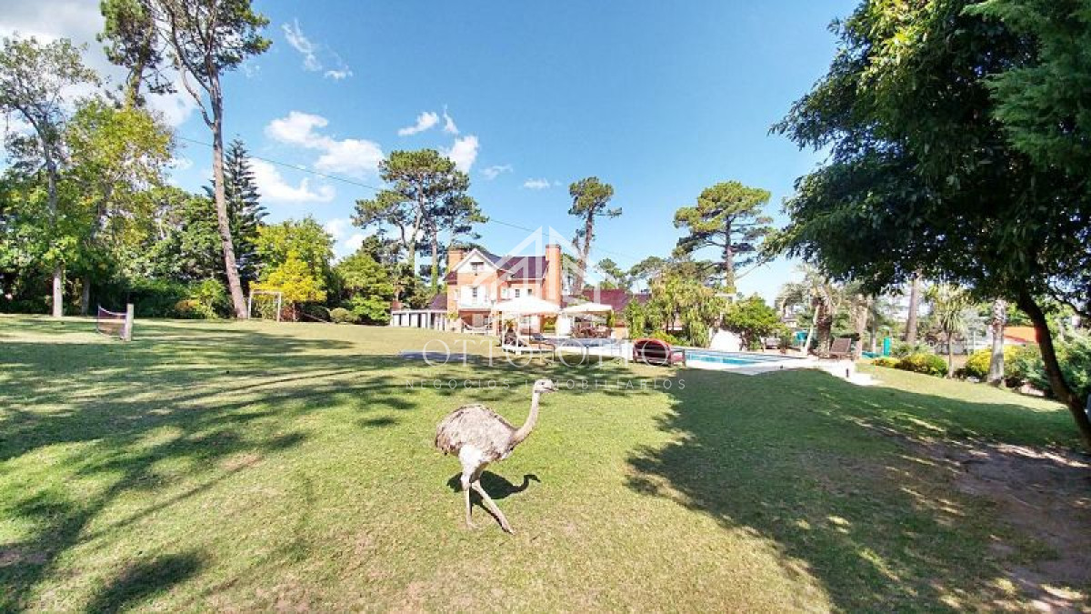 Casa ID.4431 - Casa en venta Playa Mansa  7 dormitorios 