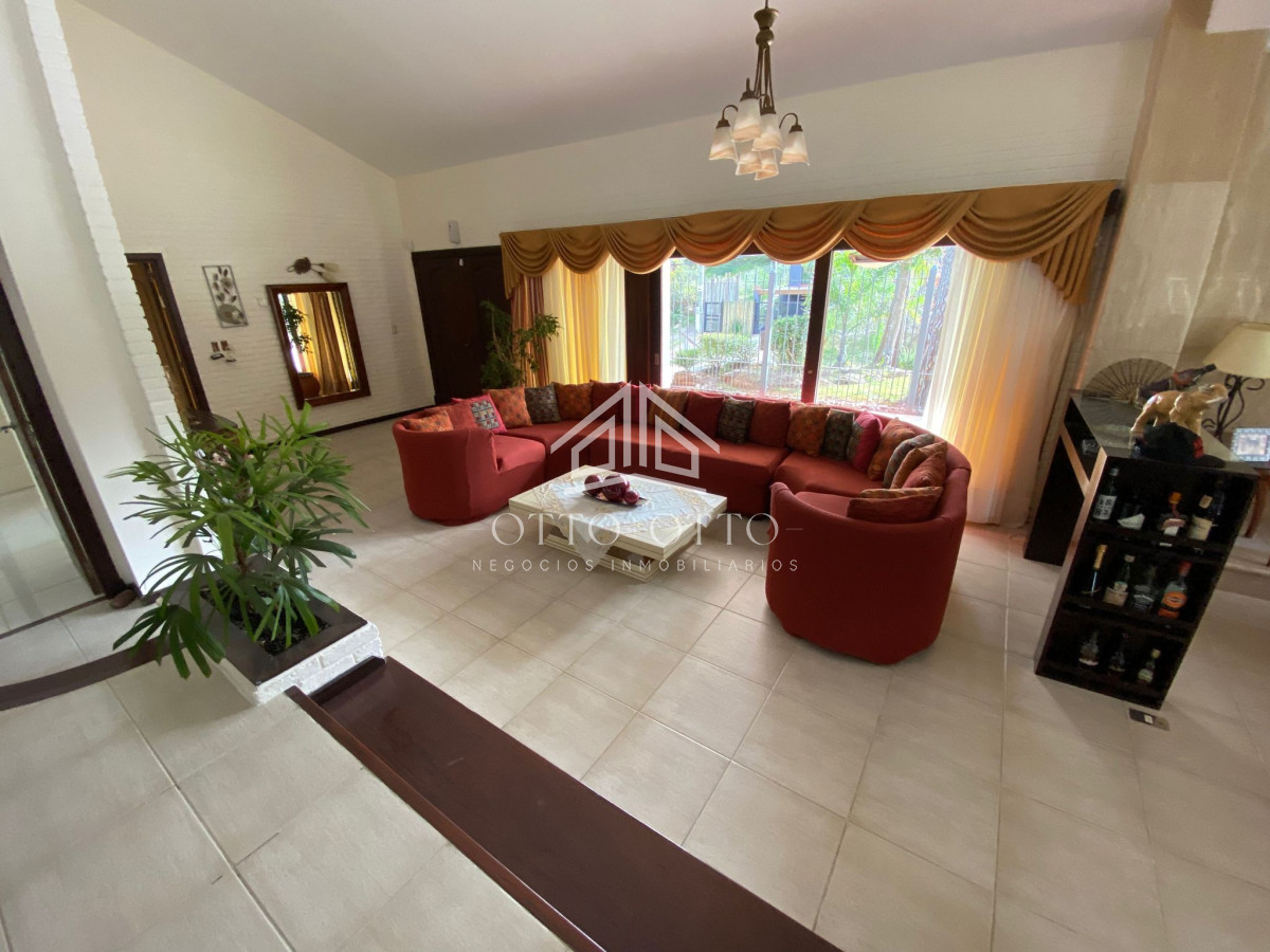 Casa ID.4392 - Casa en venta Lugano 5 dormitorios