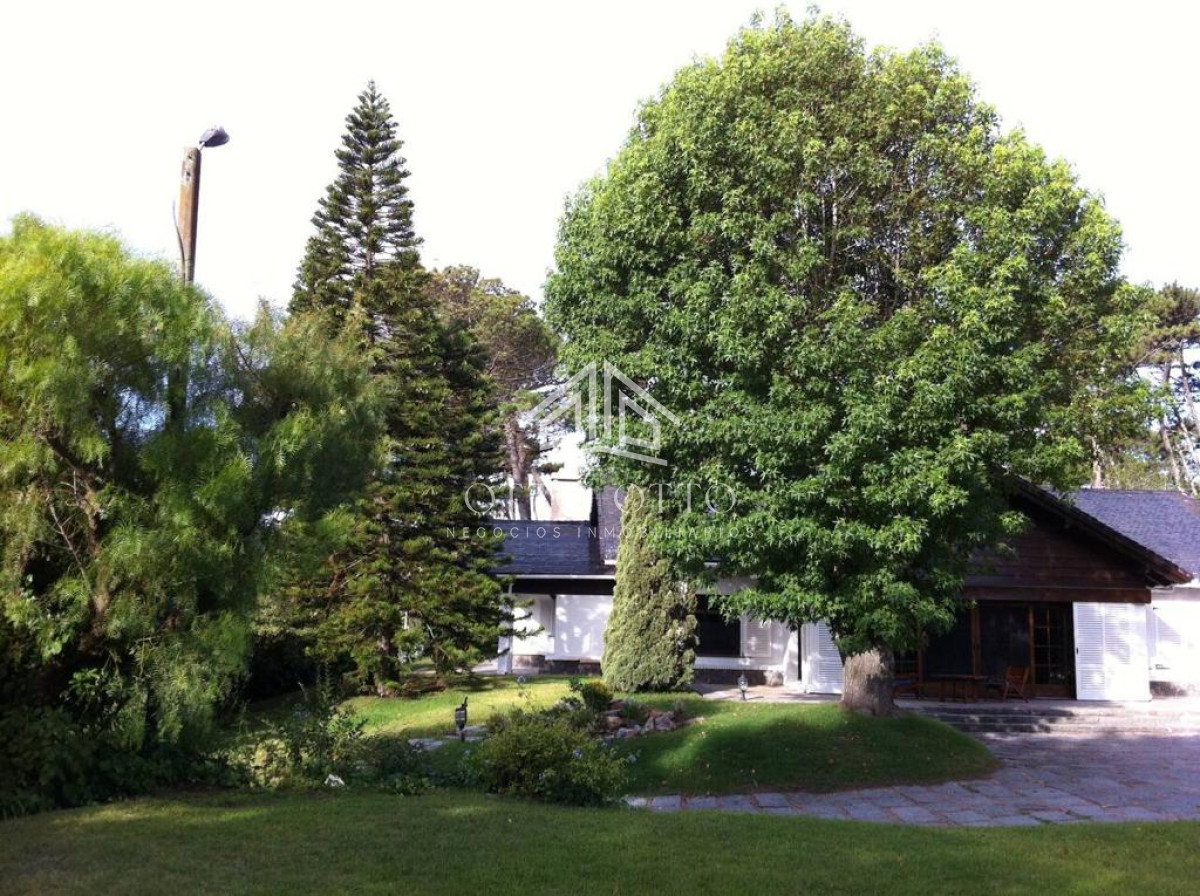 Casa ID.24387 - Casa en venta 6 dorm playa Mansa