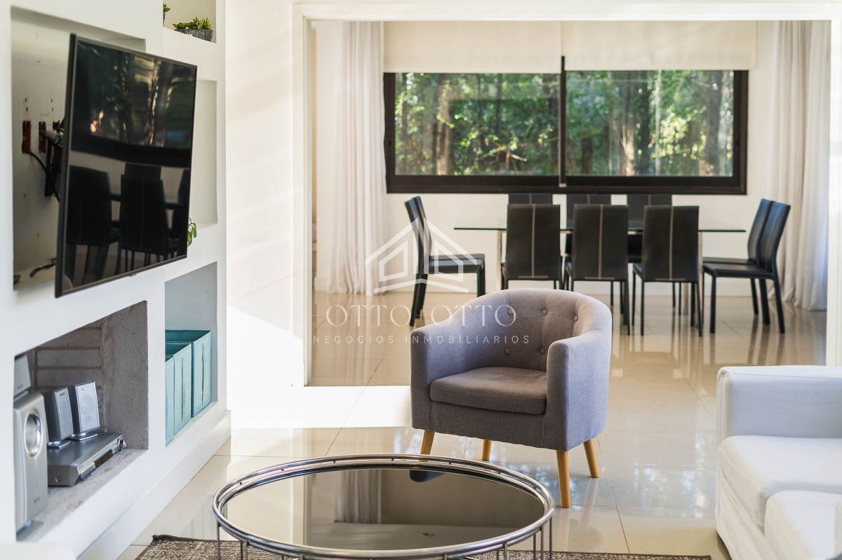 Casa ID.27923 - Casa en venta en Punta del Este, barrio Privado La Arbolada 
