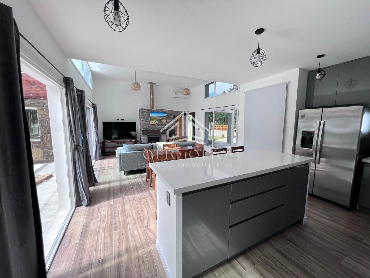 Casa ID.26338 - Casa en venta de 3 dormitorios y 3 baños, Chacras del Pinar