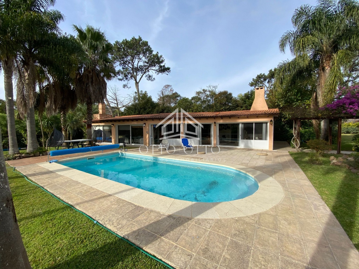 Casa ID.4392 - Casa en venta Lugano 5 dormitorios