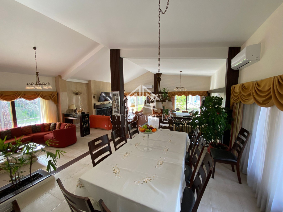 Casa ID.4392 - Casa en venta Lugano 5 dormitorios