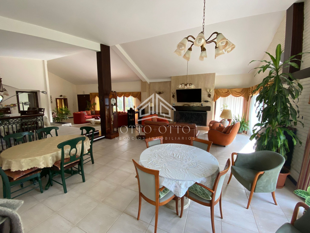 Casa ID.4392 - Casa en venta Lugano 5 dormitorios