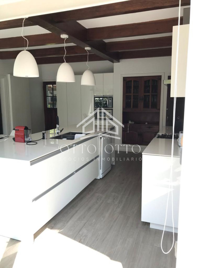 Casa ID.24387 - Casa en venta 6 dorm playa Mansa