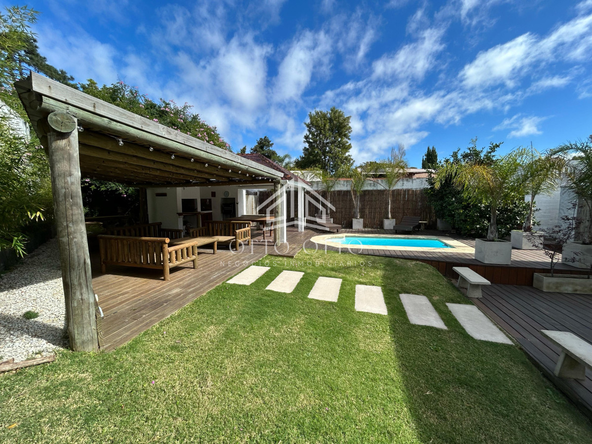 Casa ID.28732 - Venta casa siete dormitorios Punta del Este playa Mansa parrillero y piscina