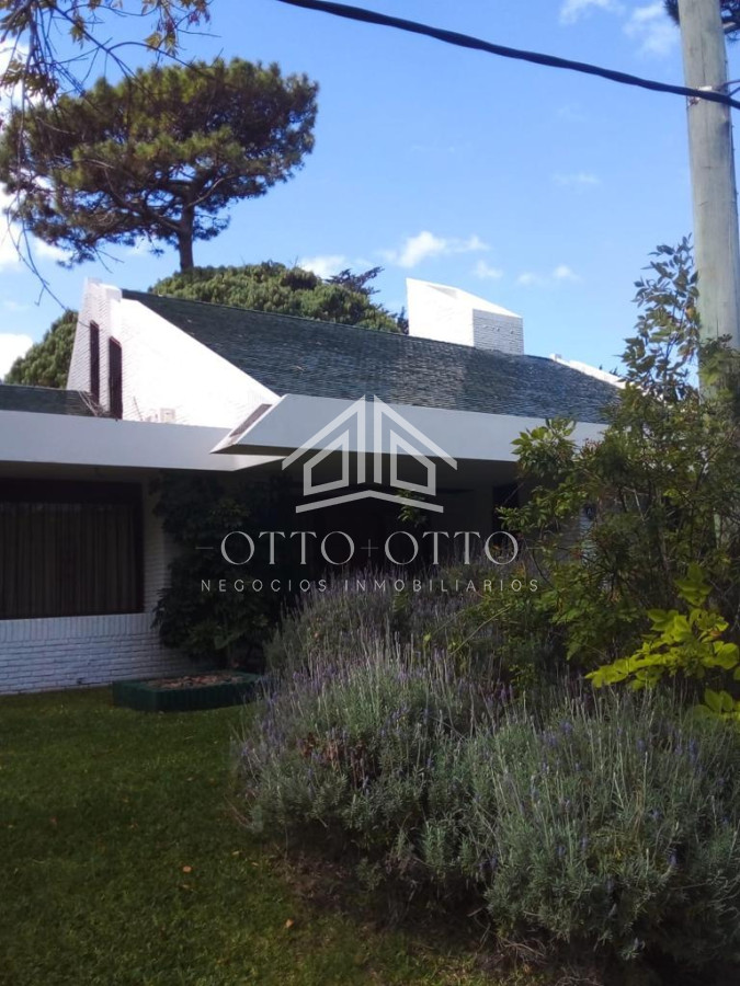 Casa ID.25848 - IMPONENTE CASA EN MANSA CON UBICACION PRIVILEGIADA