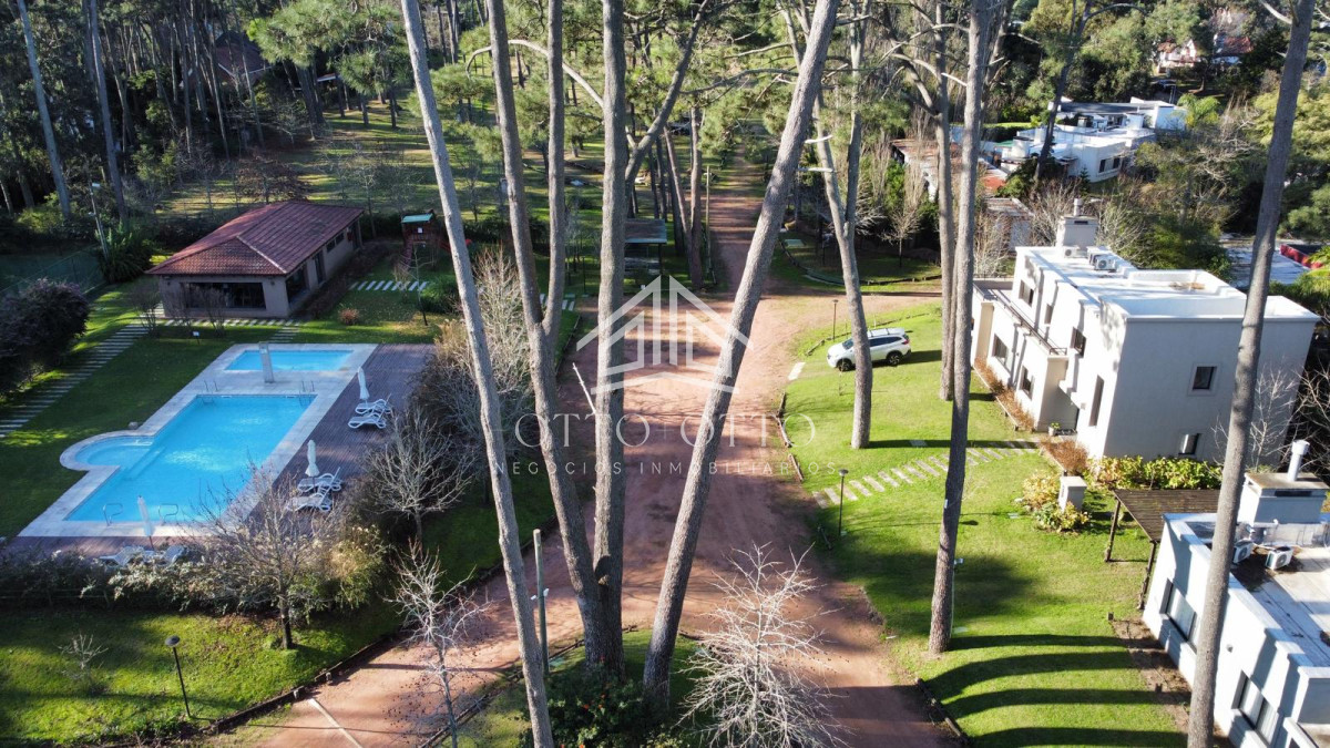 Casa ID.28525 - Venta casa dos dormitorios Punta del este Pinares parrillero