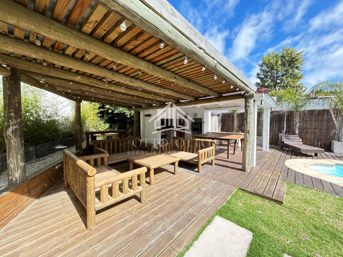 Casa ID.28732 - Venta casa siete dormitorios Punta del Este playa Mansa parrillero y piscina