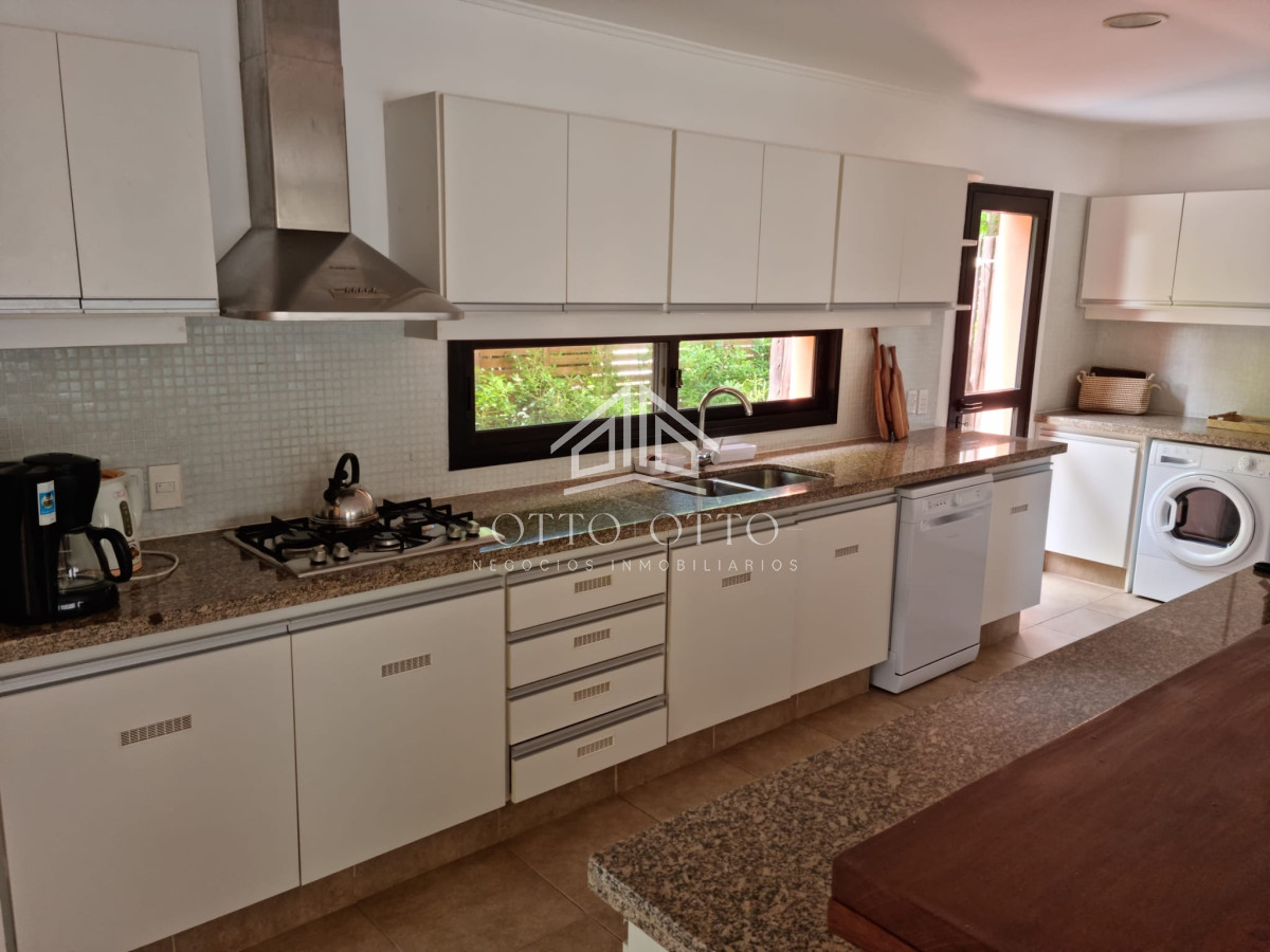 Casa ID.28525 - Venta casa dos dormitorios Punta del este Pinares parrillero