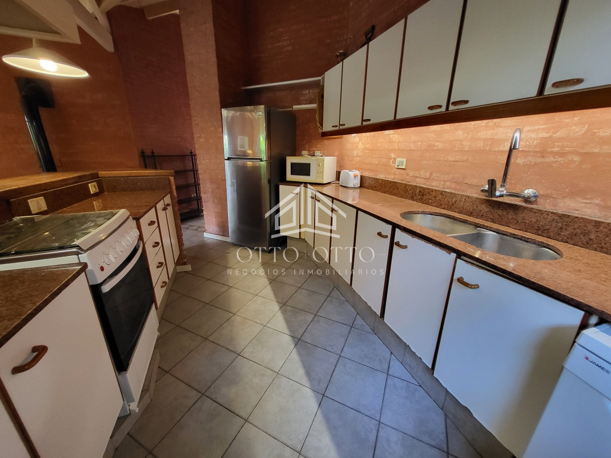 Casa ID.26776 - Venta casa cuatro dormitorios Punta del este barrio Arbolada parrillero y gran terreno