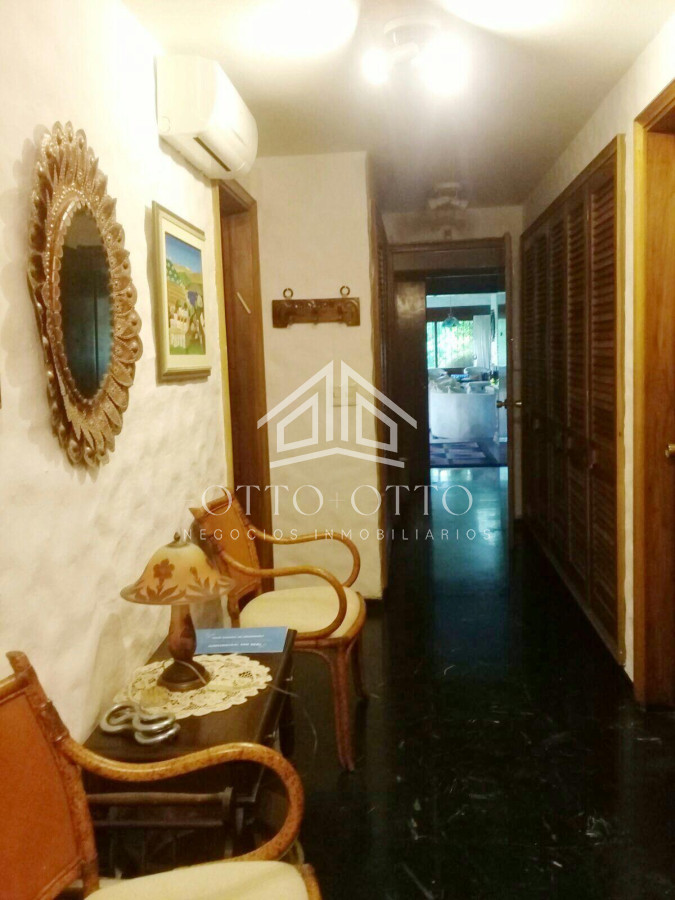 Casa ID.25848 - IMPONENTE CASA EN MANSA CON UBICACION PRIVILEGIADA