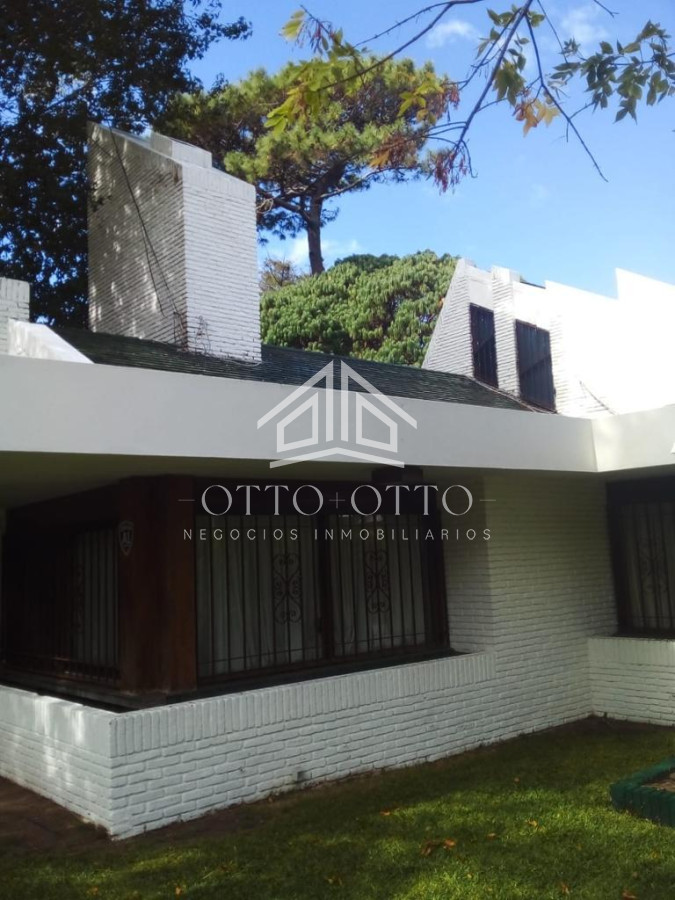 Casa ID.25848 - IMPONENTE CASA EN MANSA CON UBICACION PRIVILEGIADA