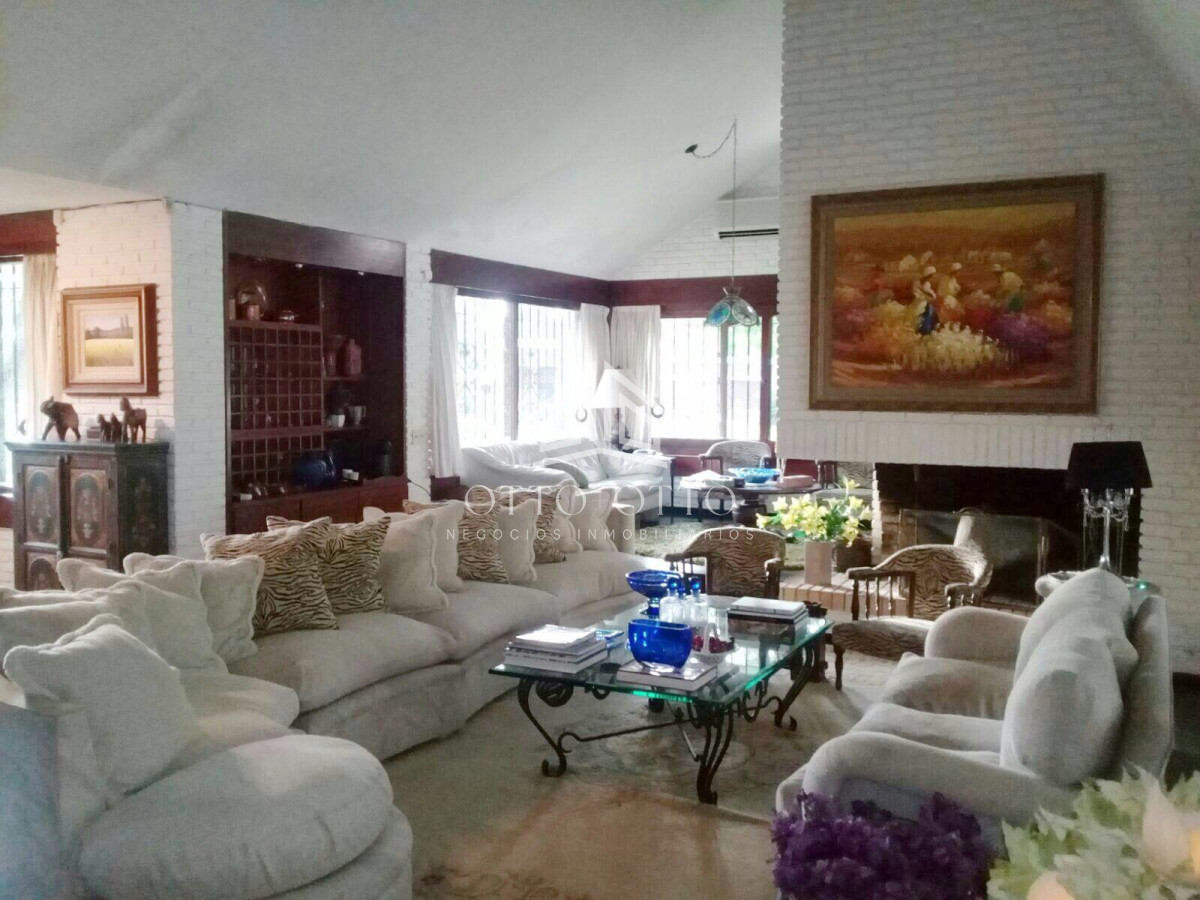 Casa ID.25848 - IMPONENTE CASA EN MANSA CON UBICACION PRIVILEGIADA