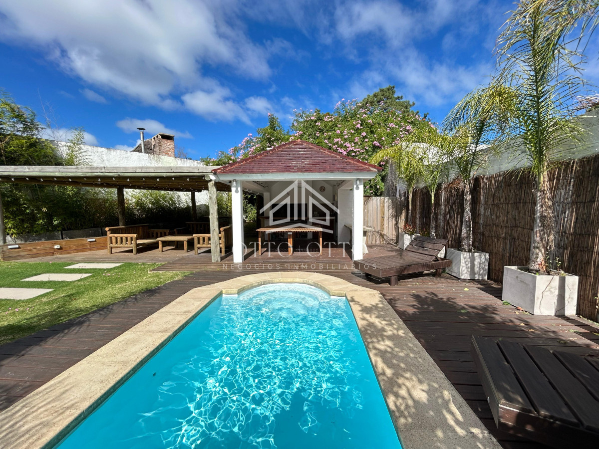 Casa ID.28732 - Venta casa siete dormitorios Punta del Este playa Mansa parrillero y piscina
