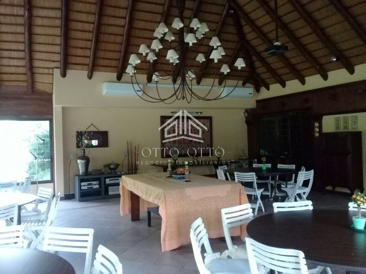 Casa ID.25848 - IMPONENTE CASA EN MANSA CON UBICACION PRIVILEGIADA