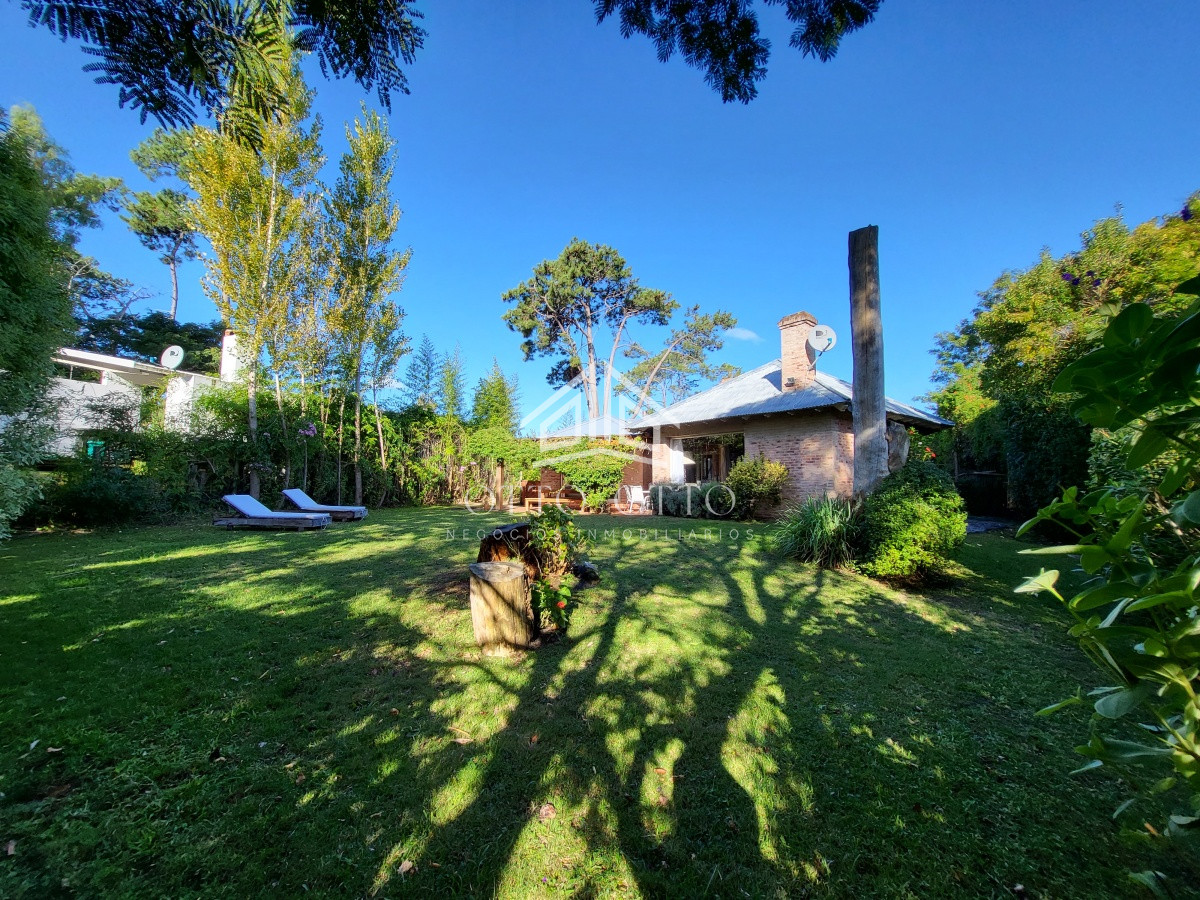 Casa ID.26776 - Venta casa cuatro dormitorios Punta del este barrio Arbolada parrillero y gran terreno