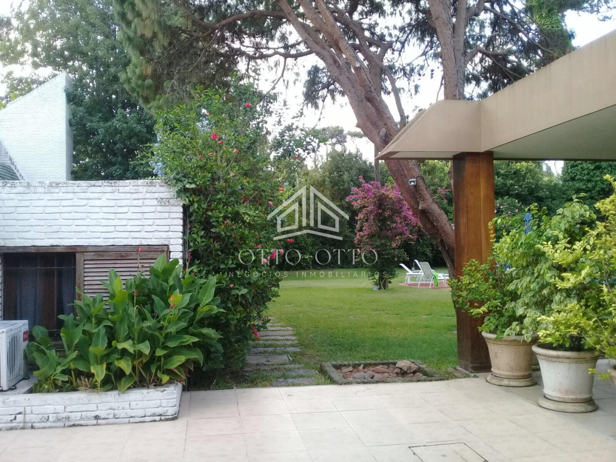 Casa ID.25848 - IMPONENTE CASA EN MANSA CON UBICACION PRIVILEGIADA